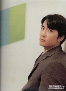 宋承宪年轻照片,重温偶像年轻时的帅气风采